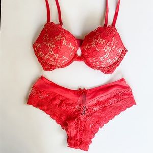 NWT Victoria’s Secret Bra and Undies Set
